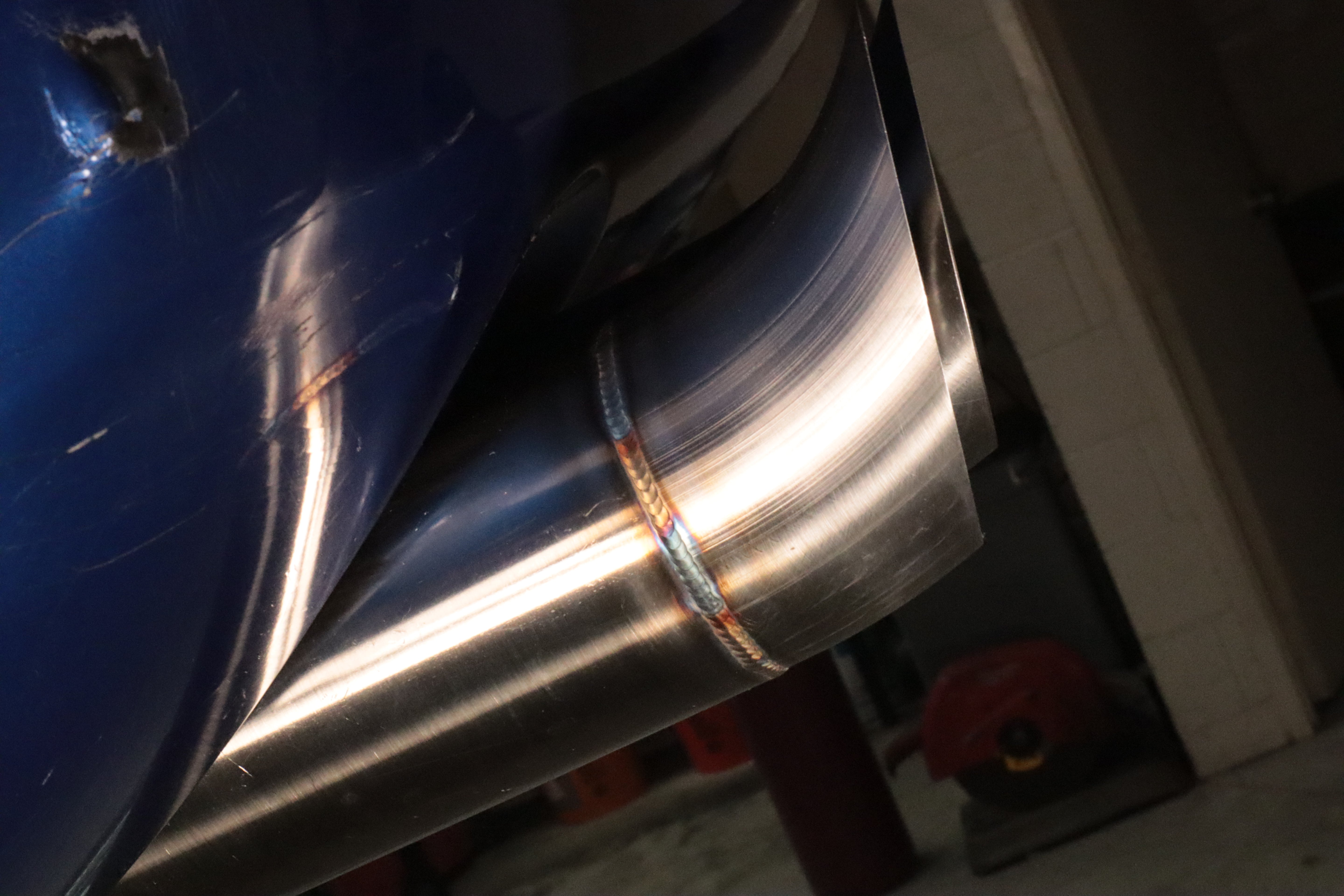 350z axle back exhaust - tear drop detail 1